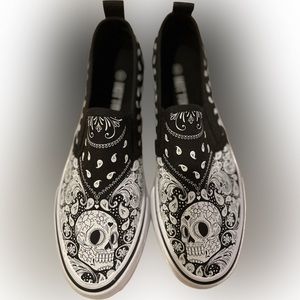 Hot Topic Paisley Skull Slip-Ons
Size 8